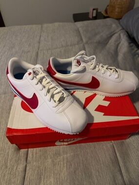Nike White Sneakers with Red Swoosh Retro Runner